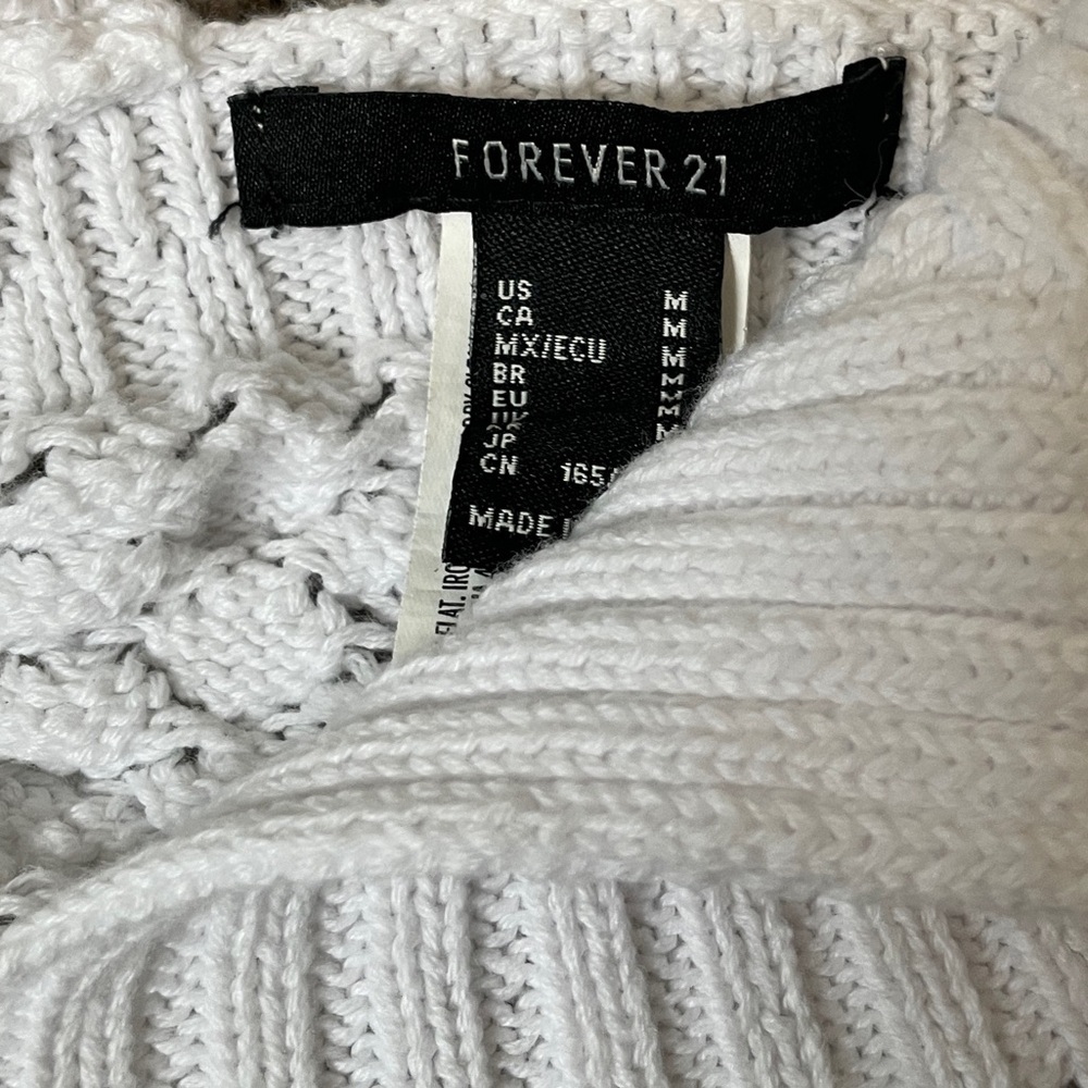 Forever 21 | Crotchet Tie-Back Top | FREE WITH PURCHASE - Picture 5 of 5